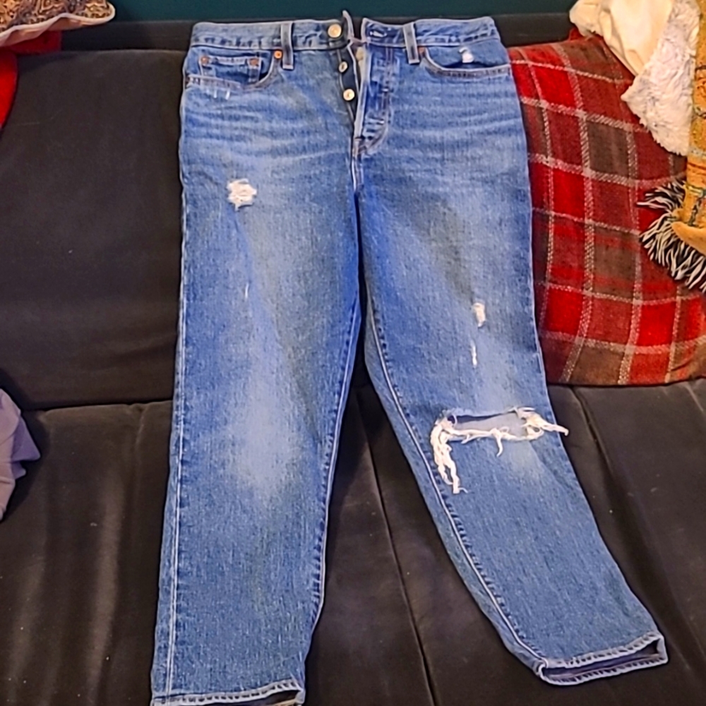 Levi wedgie jeans size 28
